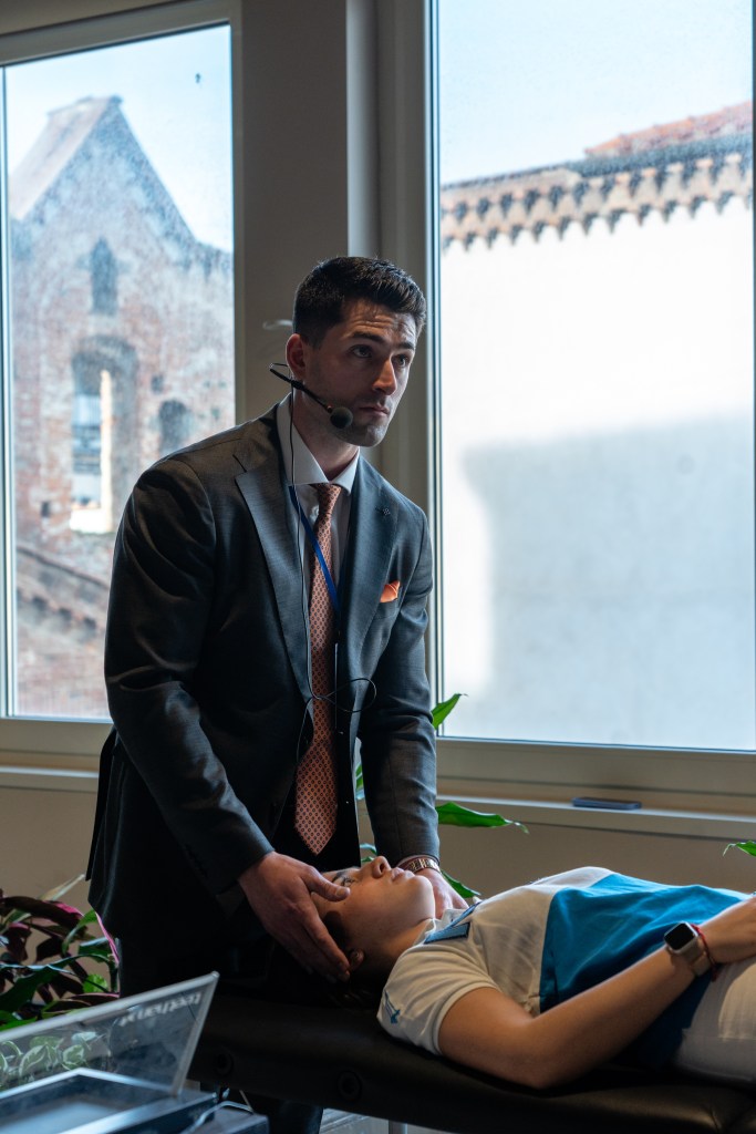 Dr. Luca Bertelli durante un'attività congressuale